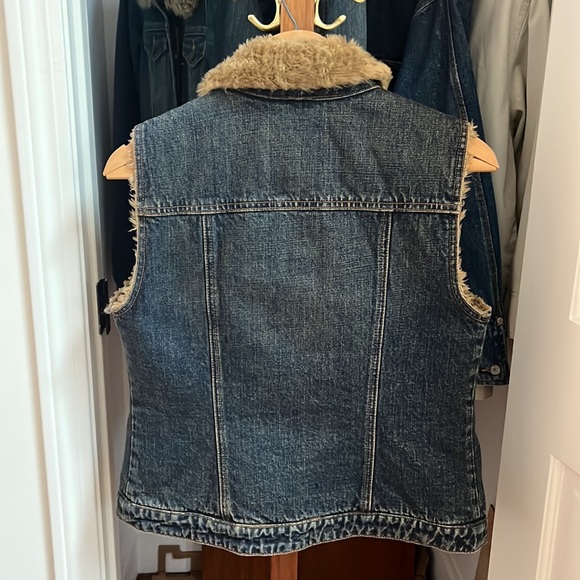 Gap Denim Trucker Faux Fur Lined Vest - Picture 4 of 7